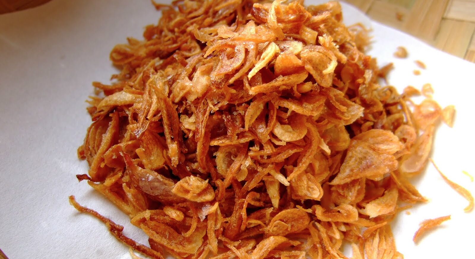 cara mengurangi minyak pada bawang goreng