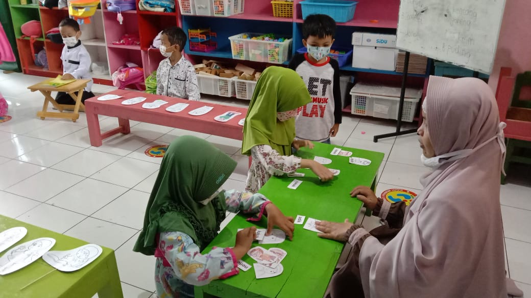 Sekolah Islam Menumbuhkan Kecintaan Beragama Pada Anak