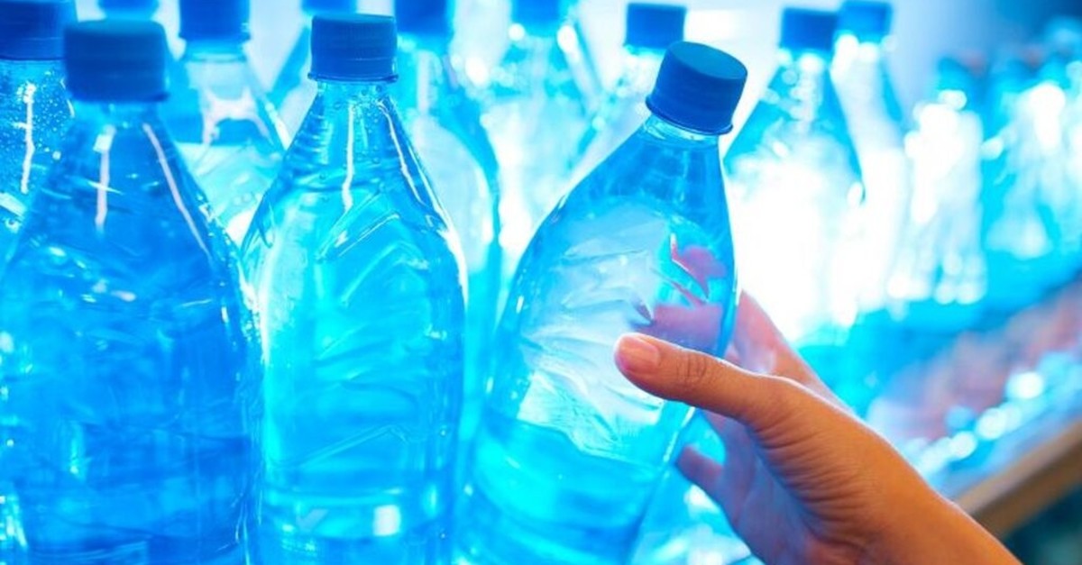 Dampak Botol Plastik Diberi Air Panas, Bahaya Loh!