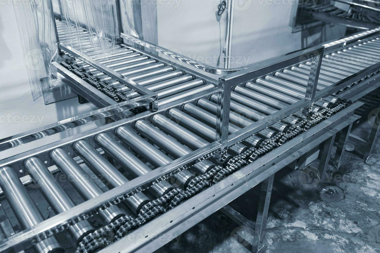 Manfaat Roller Conveyor, Efisiensi Proses Produksi dan Distribusi